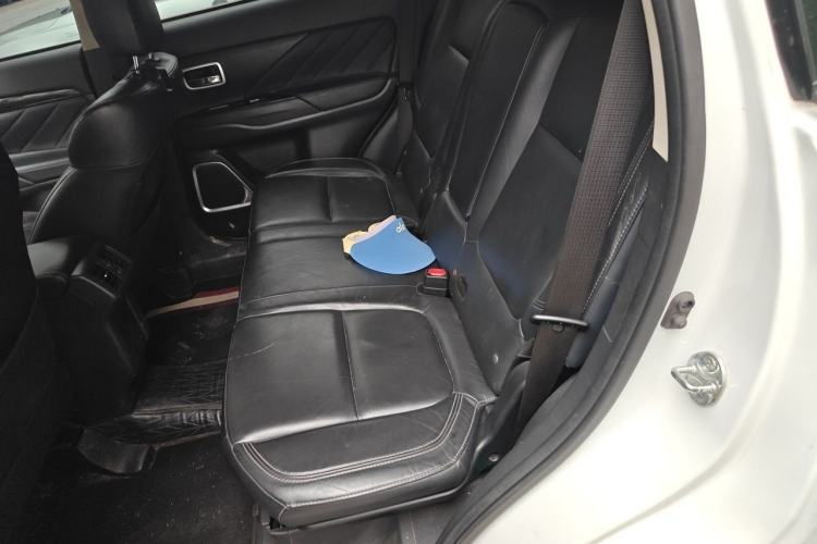 Used Mitsubishi Outlander 2019 2.0L Two-Wheel Drive Comfort Edition 5 Seats China V Standard Left Rear Seat