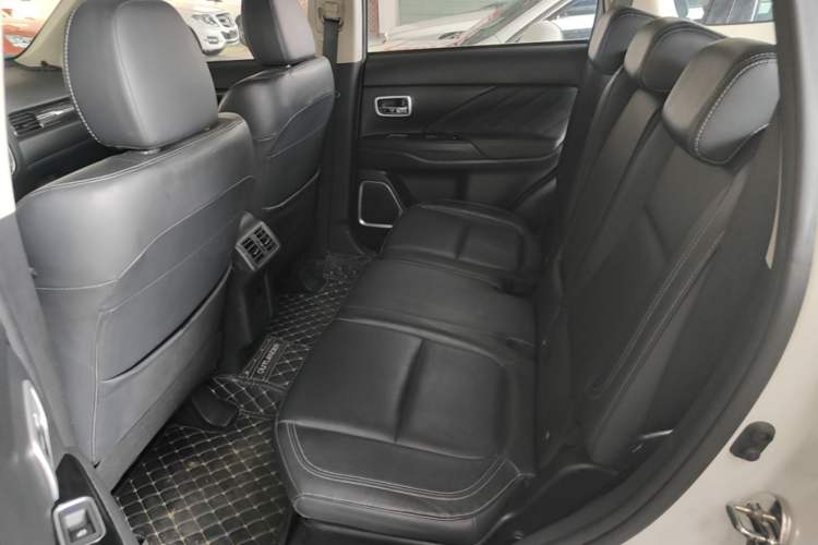 Used Mitsubishi Outlander 2019 2.0L Two-Wheel Drive Comfort Edition 7-Seater China VI Standard Left Rear Seat