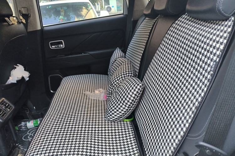 Used Mitsubishi Outlander 2019 2.4L 4x4 Zhi Xiang Edition 7 Seats China VI Standard Left Rear Seat