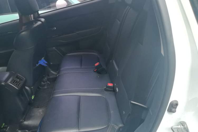 Used Mitsubishi Outlander 2019 2.4L 4x4 Zhi Xiang Edition 7 Seats China V Emission Standard Left Rear Seat