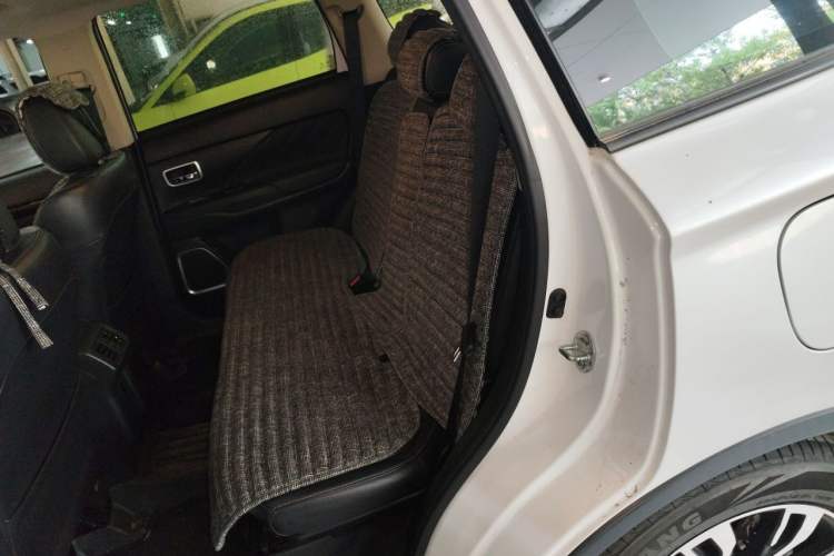 Used Mitsubishi Outlander 2019 2.0L Two-Wheel Drive Comfort Edition 5 Seats China VI Standard Left Rear Seat