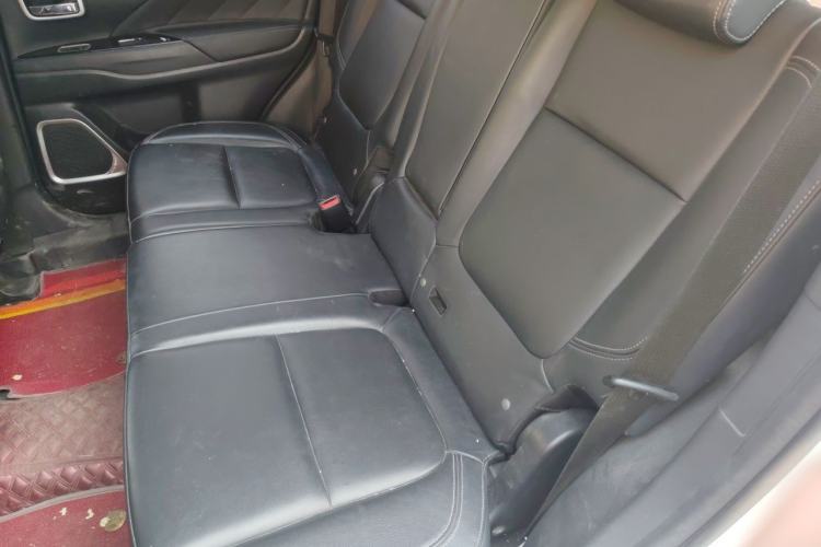 Used Mitsubishi Outlander 2019 2.0L Two-Wheel Drive Comfort Edition 5 Seats China V Standard Left Rear Seat