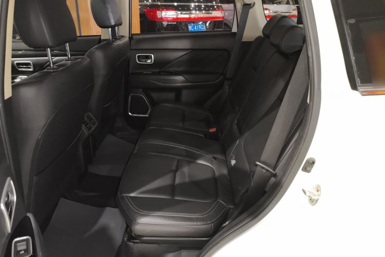 Used Mitsubishi Outlander 2019 2.4L 4x4 Zhi Xiang Edition 5 Seats China VI Standard Left Rear Seat