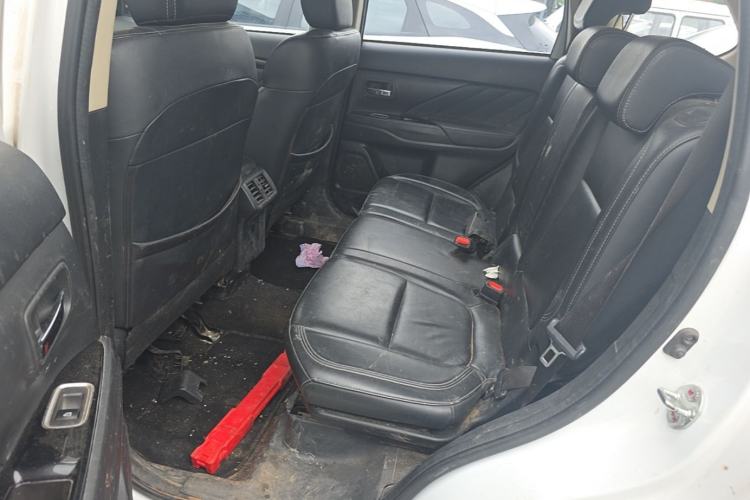 Used Mitsubishi Outlander 2019 2.0L Two-Wheel Drive Comfort Edition 5 Seats China VI Standard Left Rear Seat