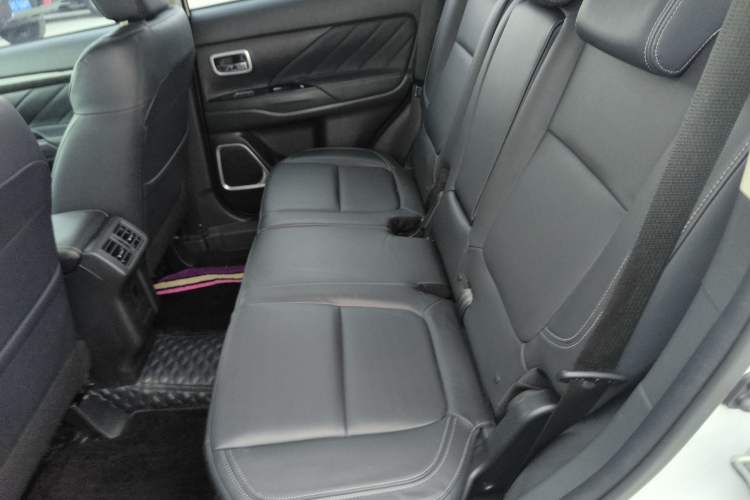 Used Mitsubishi Outlander 2019 2.0L Two-Wheel Drive Comfort Edition 5 Seats China VI Standard Left Rear Seat