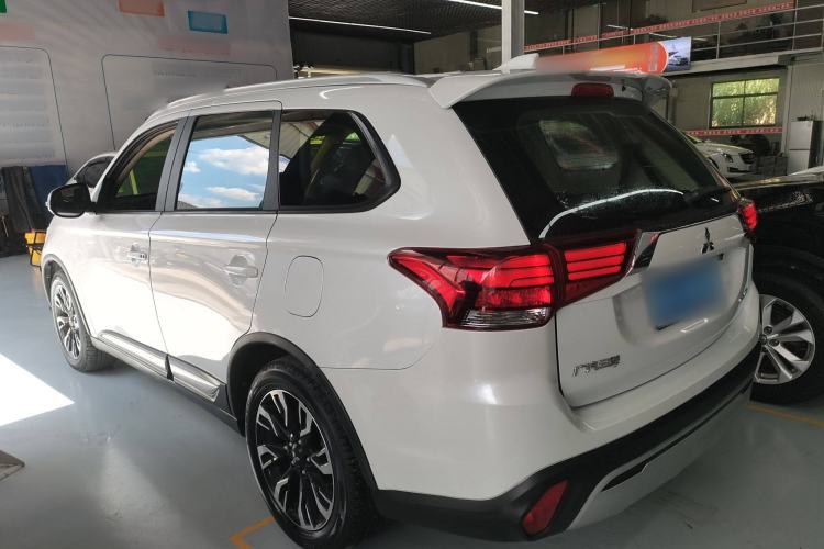 Used Mitsubishi Outlander 2019 2.0L Two-Wheel Drive Comfort Edition 7-Seater China VI Standard Left Side