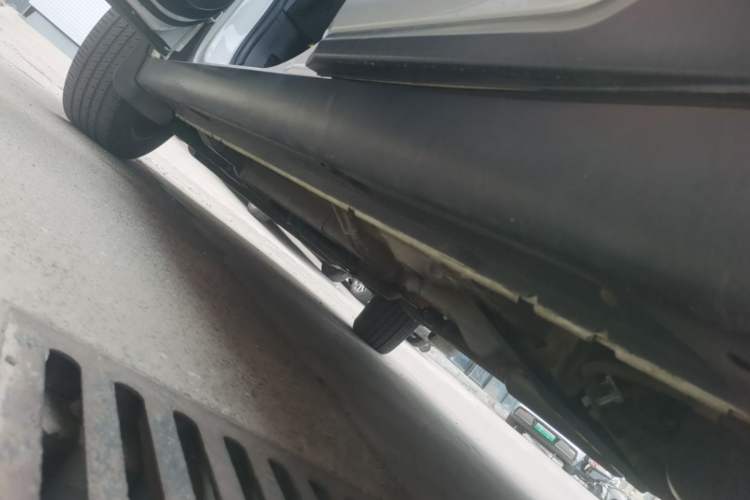 Used Mitsubishi Outlander 2019 2.0L Two-Wheel Drive Comfort Edition 7 Seats China V Emission Standard Left Side Sill