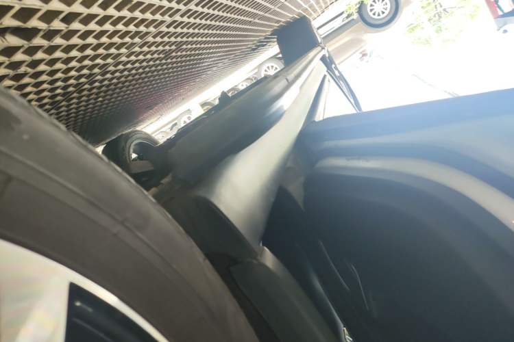 Used Mitsubishi Outlander 2019 2.4L 4x4 Zhi Xiang Edition 7 Seats China VI Standard Left Side Sill