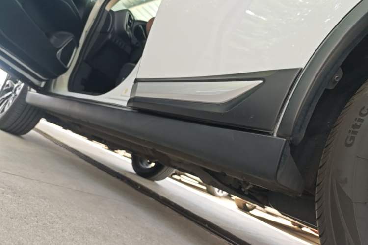 Used Mitsubishi Outlander 2019 2.0L Two-Wheel Drive Comfort Edition 5 Seats China V Standard Left Side Sill