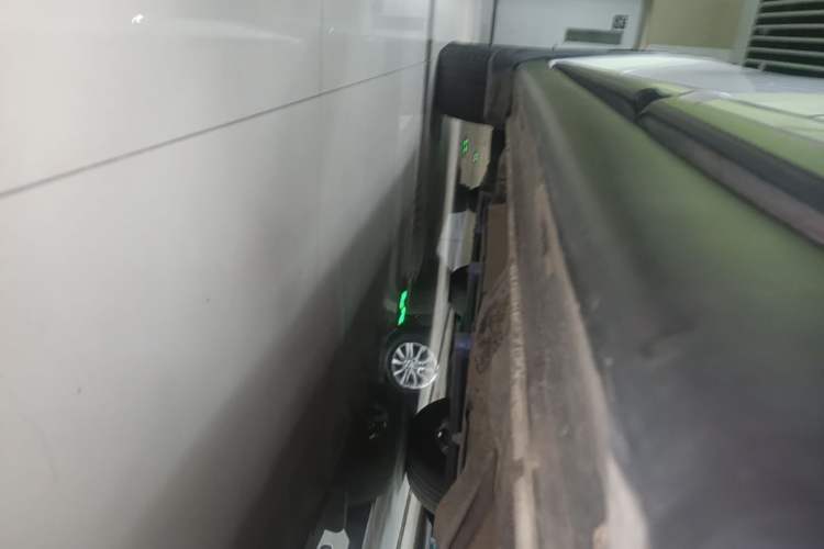 Used Mitsubishi Outlander 2019 2.4L 4x4 Zhi Xiang Edition 7 Seats China VI Standard Left Side Sill