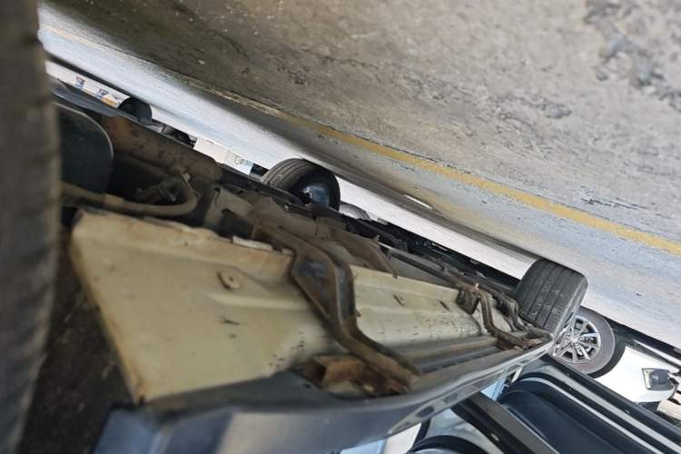 Used Mitsubishi Outlander 2019 2.4L 4x4 Zhi Xiang Edition 7 Seats China VI Standard Left Side Sill
