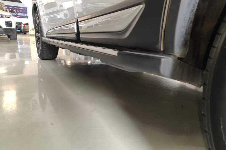 Used Mitsubishi Outlander 2019 2.0L Two-Wheel Drive Comfort Edition 7-Seater China VI Standard Left Side Sill