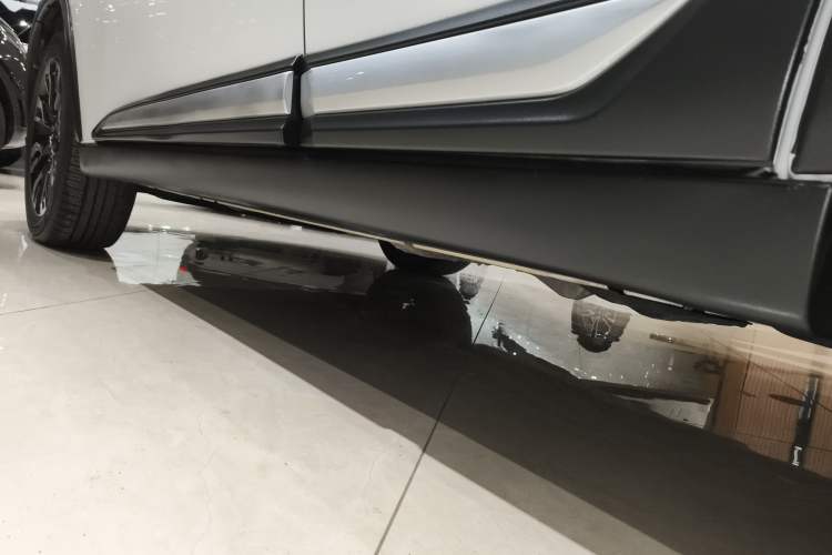 Used Mitsubishi Outlander 2019 2.4L 4x4 Zhi Xiang Edition 5 Seats China VI Standard Left Side Sill