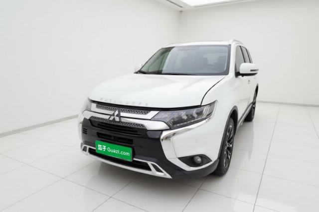 Ojetý Mitsubishi Outlander 2019 2.4L 4x4 Zhi Xiang Edition 5 Seats China V Emission Standard