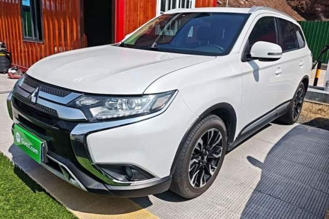Used Mitsubishi Outlander 2019 2.0L Two-Wheel Drive Comfort Edition 5 Seats China V Standard
