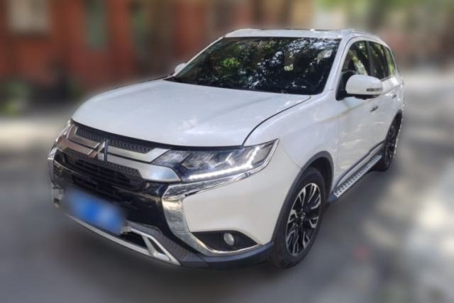 Used Mitsubishi Outlander 2019 2.4L 4x4 Zhi Xiang Edition 7 Seats China V Emission Standard