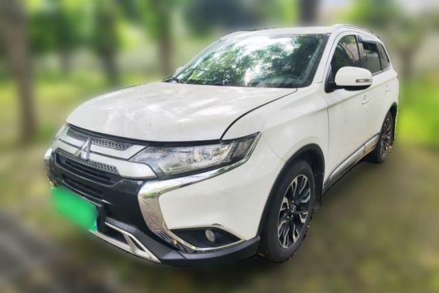 Używany Mitsubishi Outlander 2019 2.0L Two-Wheel Drive Comfort Edition 7 Seats China V Emission Standard