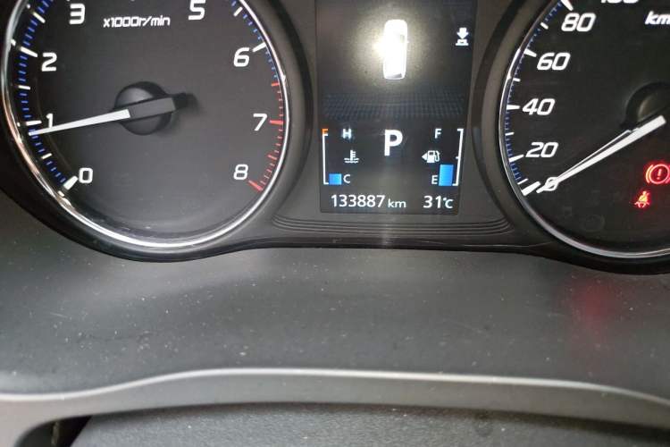 Used Mitsubishi Outlander 2019 2.0L Two-Wheel Drive Comfort Edition 7 Seats China V Emission Standard Odometer Close Up