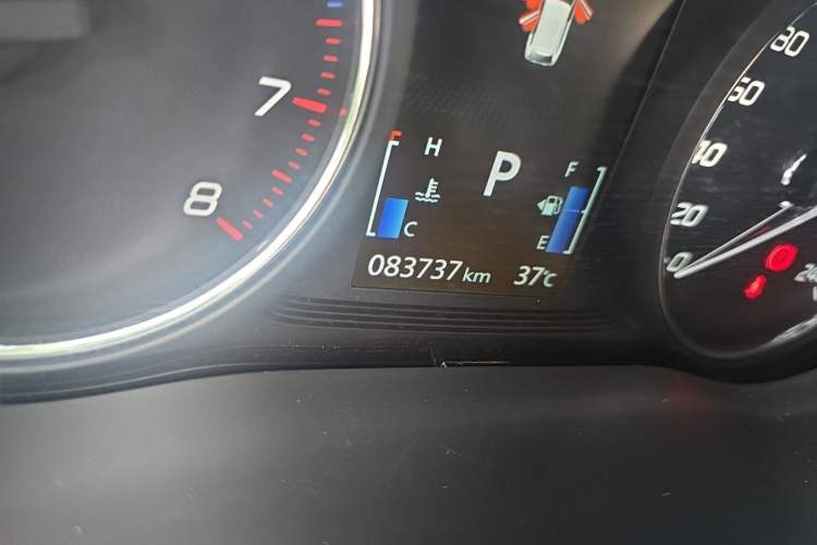 Used Mitsubishi Outlander 2019 2.4L 4x4 Zhi Xiang Edition 7 Seats China VI Standard Odometer Close Up