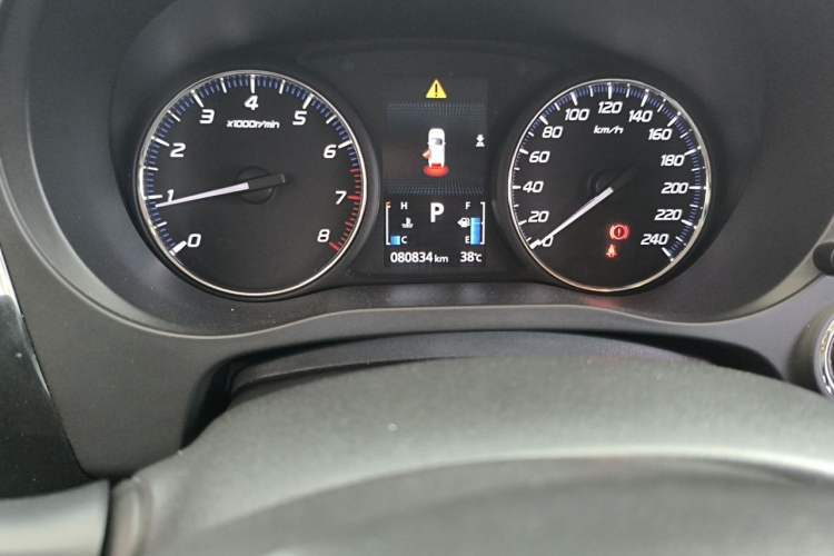 Used Mitsubishi Outlander 2019 2.0L Two-Wheel Drive Comfort Edition 5 Seats China VI Standard Odometer Close Up