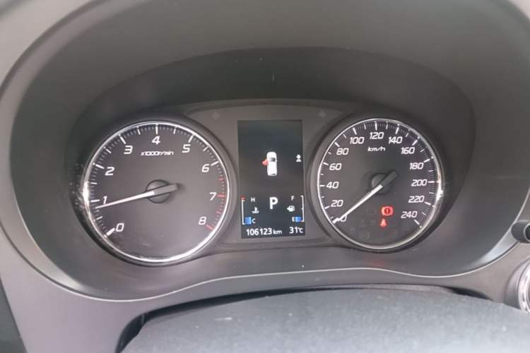 Used Mitsubishi Outlander 2019 2.0L Two-Wheel Drive Comfort Edition 5 Seats China V Standard Odometer Close Up