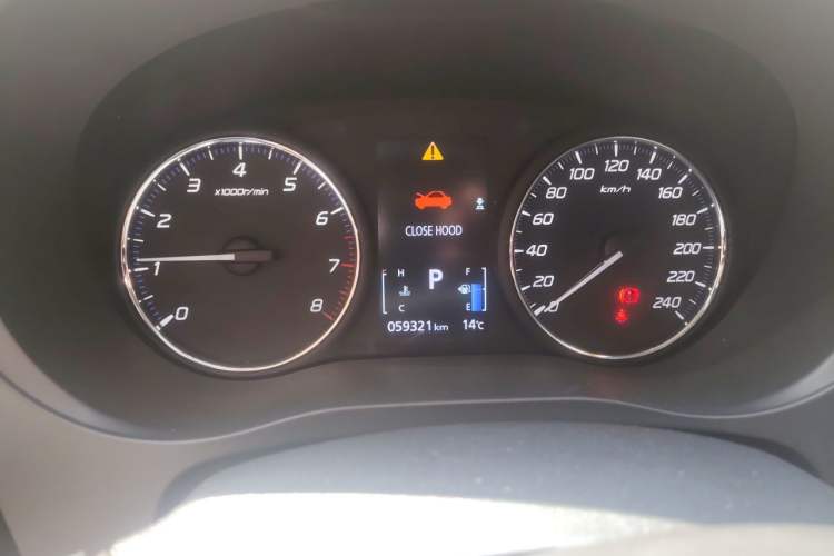 Used Mitsubishi Outlander 2019 2.0L Two-Wheel Drive Comfort Edition 5 Seats China VI Standard Odometer Close Up