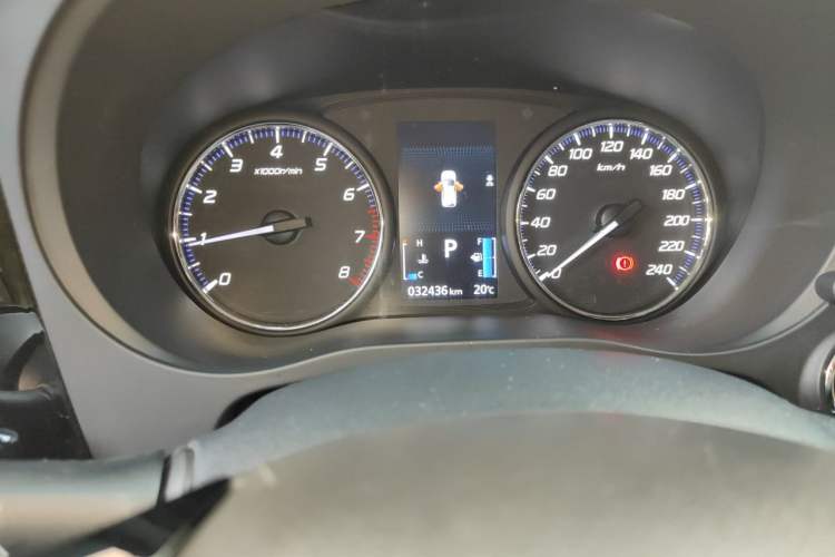 Used Mitsubishi Outlander 2019 2.0L Two-Wheel Drive Comfort Edition 5 Seats China VI Standard Odometer Close Up