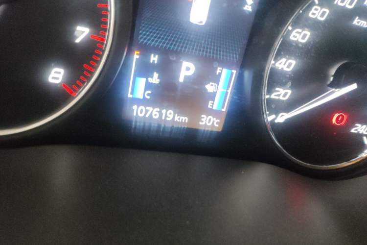 Used Mitsubishi Outlander 2019 2.0L Two-Wheel Drive Comfort Edition 5 Seats China VI Standard Odometer Close Up