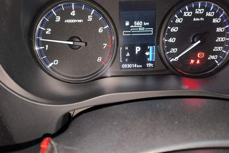 Used Mitsubishi Outlander 2019 2.0L Two-Wheel Drive Comfort Edition 5 Seats China VI Standard Odometer Close Up