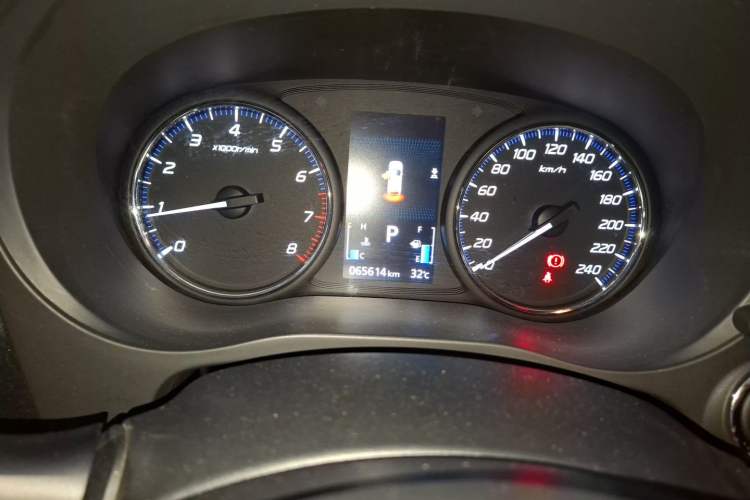 Used Mitsubishi Outlander 2019 2.0L Two-Wheel Drive Comfort Edition 5 Seats China V Standard Odometer Close Up