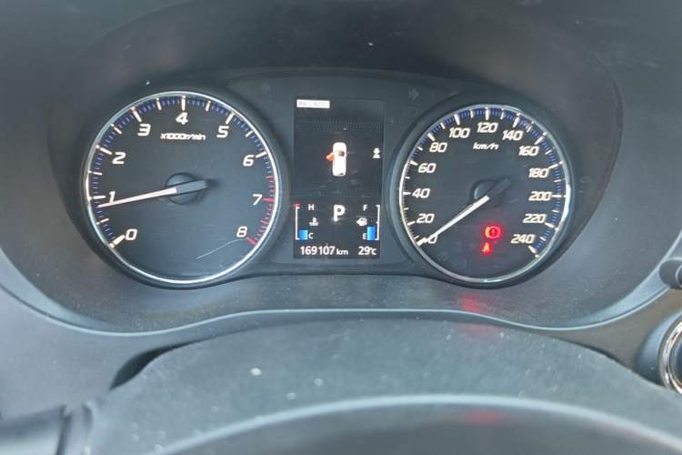 Used Mitsubishi Outlander 2019 2.4L 4x4 Zhi Xiang Edition 7 Seats China V Emission Standard Odometer Close Up