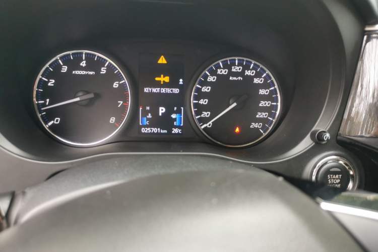 Used Mitsubishi Outlander 2019 2.0L Two-Wheel Drive Comfort Edition 5 Seats China VI Standard Odometer Close Up