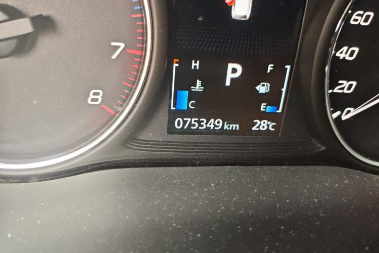 Used Mitsubishi Outlander 2019 2.4L 4x4 Zhi Xiang Edition 5 Seats China V Emission Standard Odometer Close Up