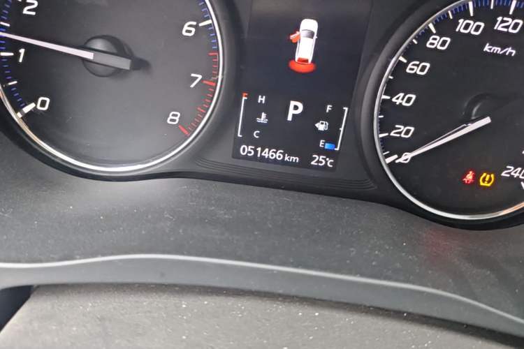 Used Mitsubishi Outlander 2019 2.0L Two-Wheel Drive Comfort Edition 5 Seats China VI Standard Odometer Close Up