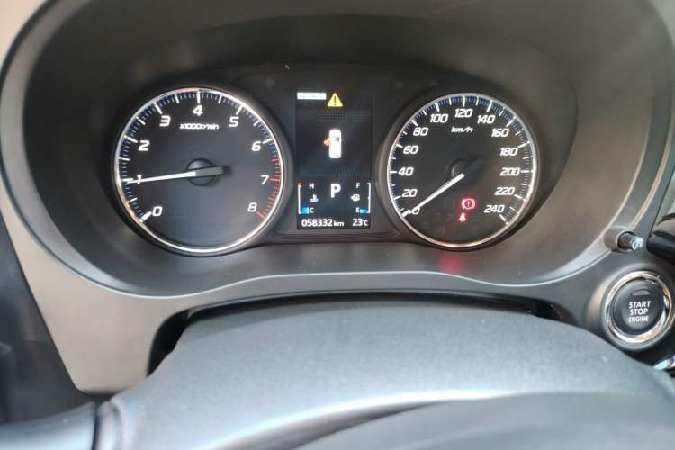 Used Mitsubishi Outlander 2019 2.4L 4x4 Zhi Xiang Edition 7 Seats China VI Standard Odometer Close Up