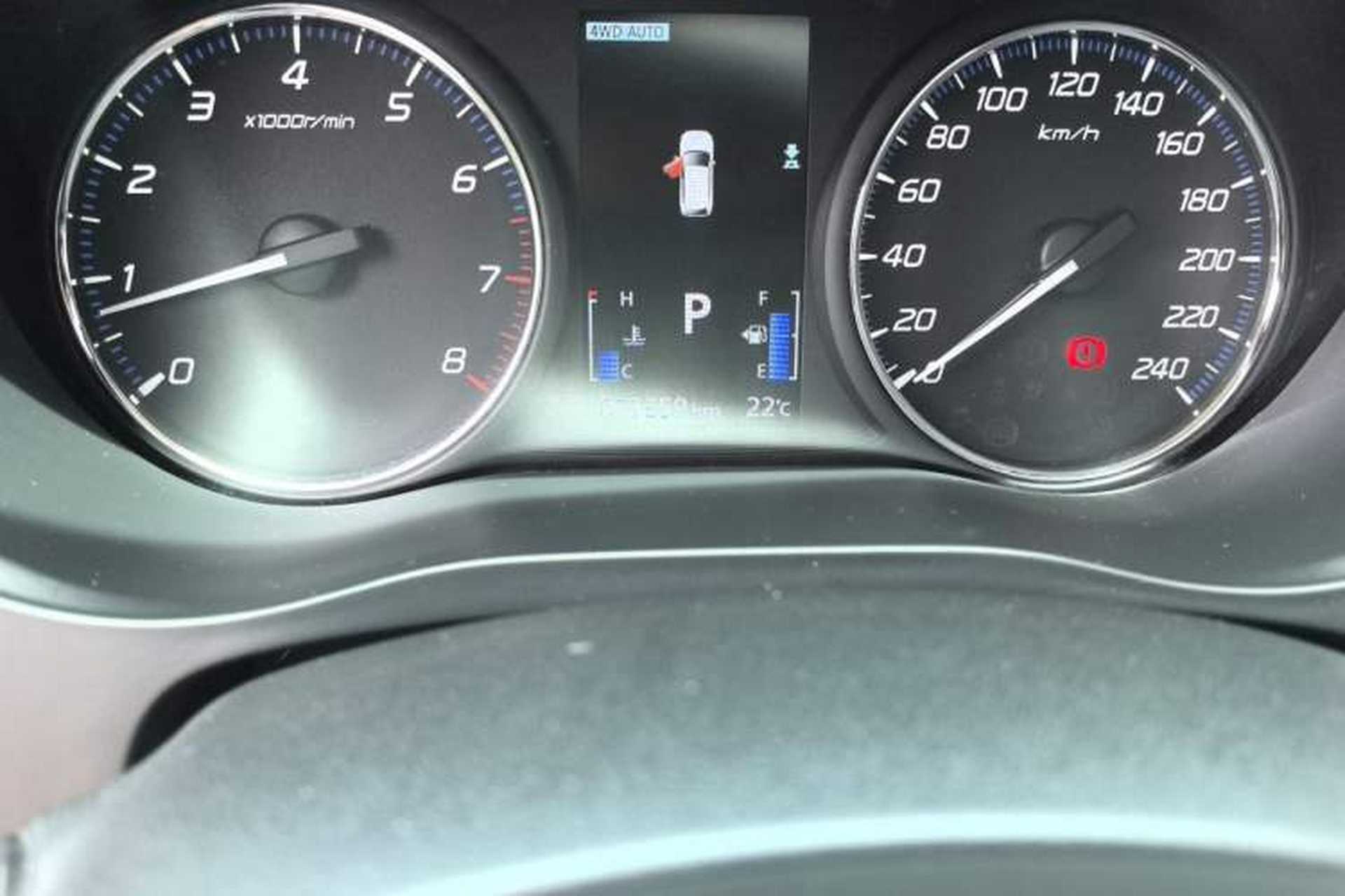 Used Mitsubishi Outlander 2019 2.4L 4x4 Zhi Xiang Edition 7 Seats China VI Standard Odometer Close Up