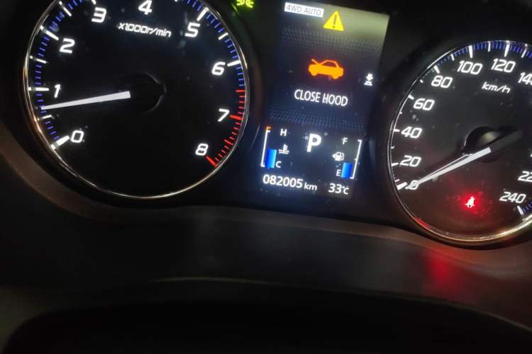 Used Mitsubishi Outlander 2019 2.4L 4x4 Zhi Xiang Edition 7 Seats China VI Standard Odometer Close Up