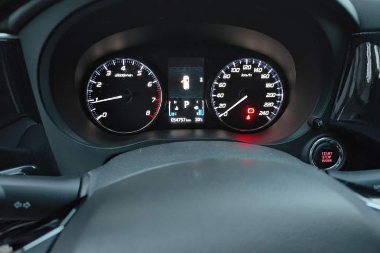Used Mitsubishi Outlander 2019 2.0L Two-Wheel Drive Comfort Edition 7 Seats China V Emission Standard Odometer Close Up