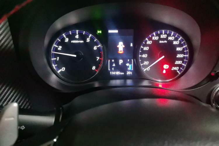 Used Mitsubishi Outlander 2019 2.4L 4x4 Zhi Xiang Edition 5 Seats China V Emission Standard Odometer Close Up