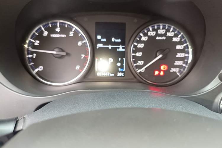 Used Mitsubishi Outlander 2019 2.0L Two-Wheel Drive Comfort Edition 5 Seats China VI Standard Odometer Close Up