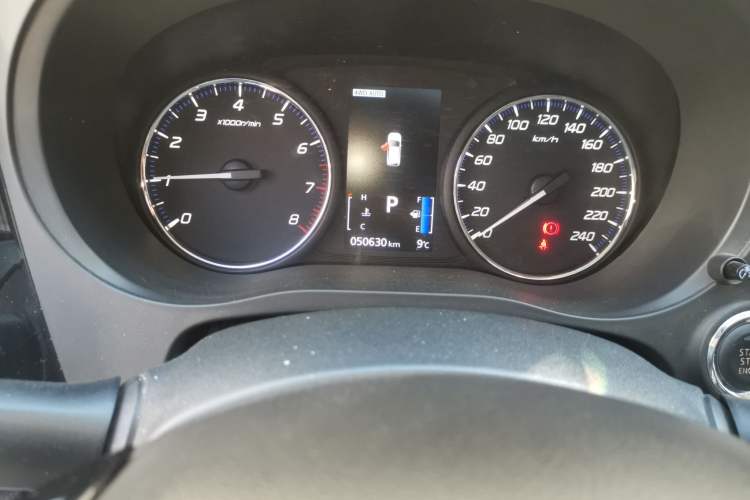 Used Mitsubishi Outlander 2019 2.4L 4x4 Zhi Xiang Edition 5 Seats China VI Standard Odometer Close Up