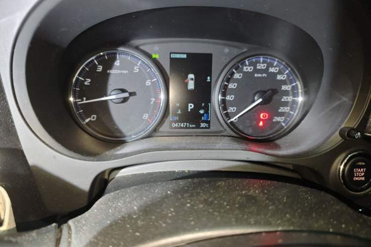 Used Mitsubishi Outlander 2019 2.4L 4x4 Zhi Xiang Edition 7 Seats China V Emission Standard Odometer Close Up