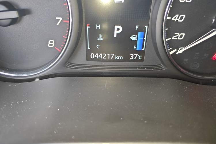 Used Mitsubishi Outlander 2019 2.4L 4x4 Zhi Xiang Edition 7 Seats China VI Standard Odometer Close Up