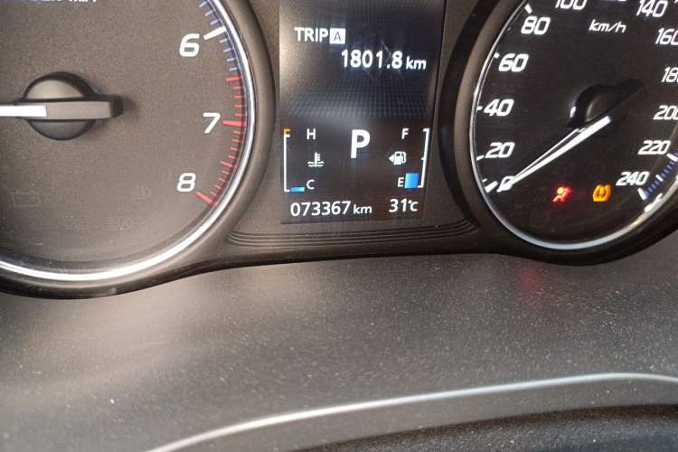 Used Mitsubishi Outlander 2019 2.4L 4x4 Zhi Xiang Edition 5 Seats China V Emission Standard Odometer Close Up