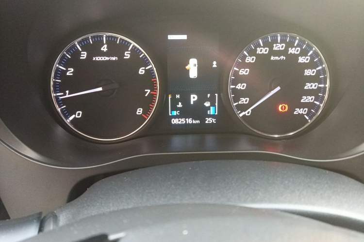 Used Mitsubishi Outlander 2019 2.4L 4x4 Zhi Xiang Edition 7 Seats China VI Standard Odometer Close Up