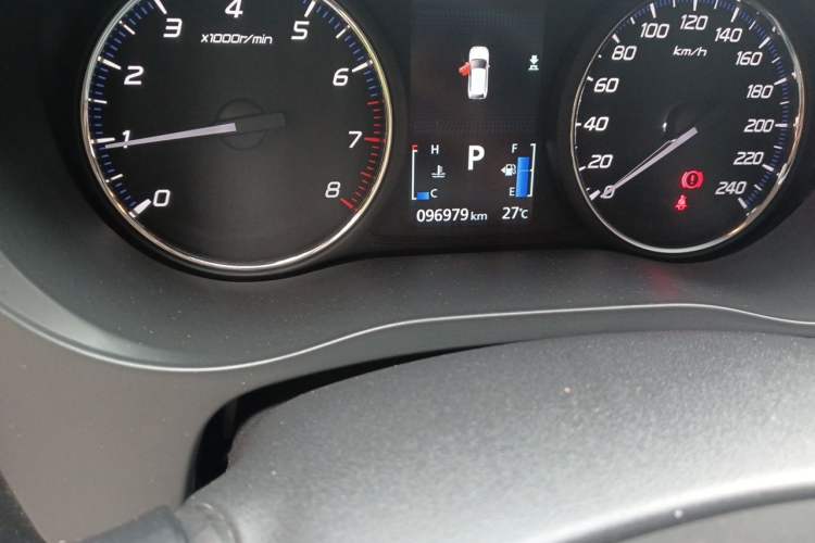 Used Mitsubishi Outlander 2019 2.4L 4x4 Zhi Xiang Edition 7 Seats China VI Standard Odometer Close Up