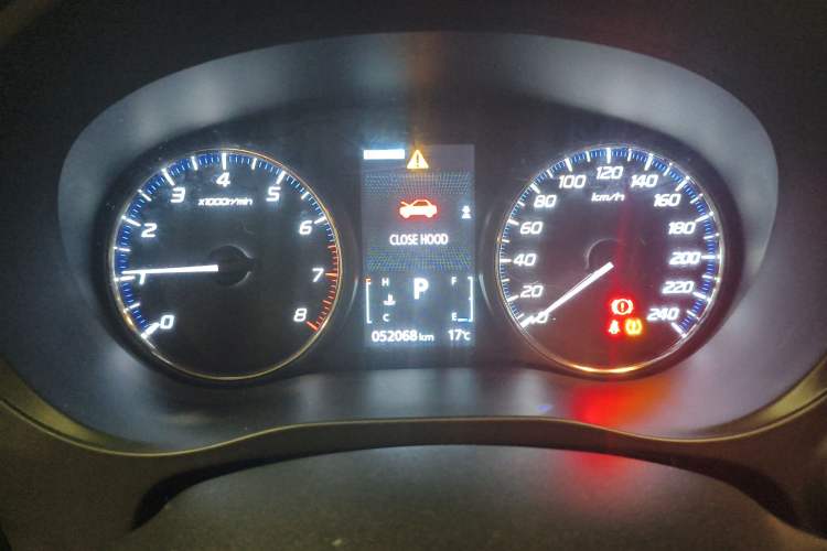 Used Mitsubishi Outlander 2019 2.4L 4x4 Zhi Xiang Edition 7 Seats China VI Standard Odometer Close Up