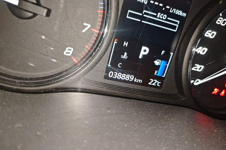Used Mitsubishi Outlander 2019 2.4L 4x4 Zhi Xiang Edition 5 Seats China VI Standard Odometer Close Up