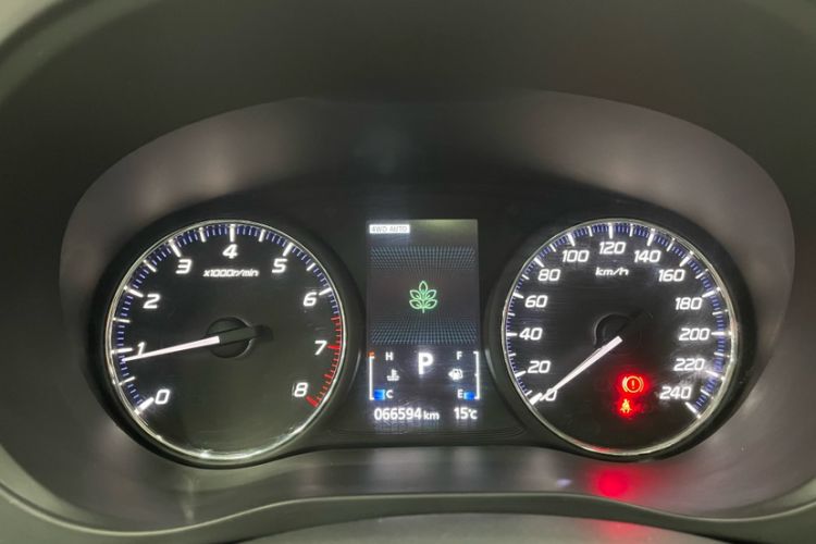 Used Mitsubishi Outlander 2019 2.4L 4x4 Zhi Xiang Edition 5 Seats China VI Standard Odometer Close Up