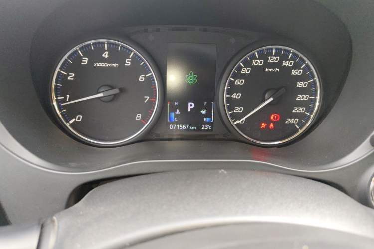 Used Mitsubishi Outlander 2019 2.0L Two-Wheel Drive Comfort Edition 5 Seats China VI Standard Odometer Close Up